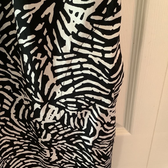 Black &White Pattern Shift Dress - Picture 6 of 10